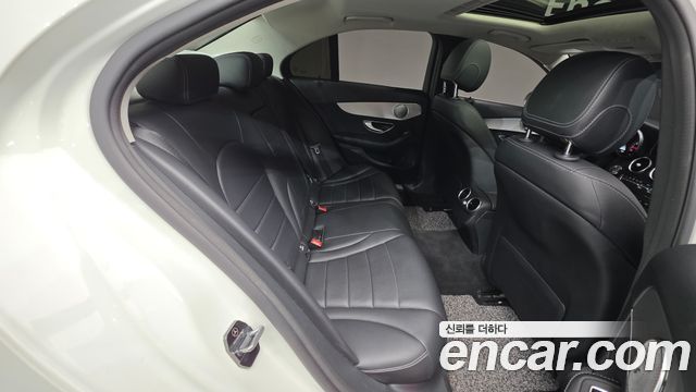 Mercedes-Benz C-Class 2017 — photo 18