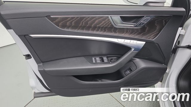 Audi A6 2021 — photo 14