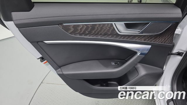 Audi A6 2021 — photo 15