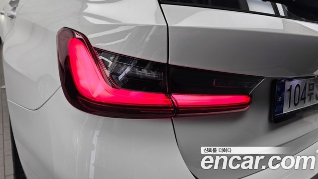 BMW 3-Series 2023 — photo 9