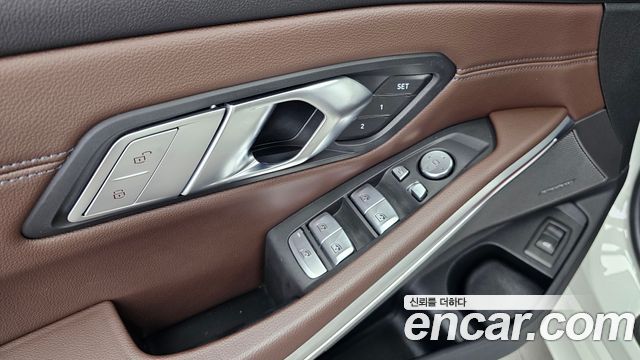 BMW 3-Series 2023 — photo 29
