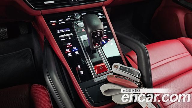 Porsche Cayenne 2021 — photo 12