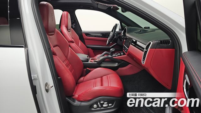 Porsche Cayenne 2021 — photo 17