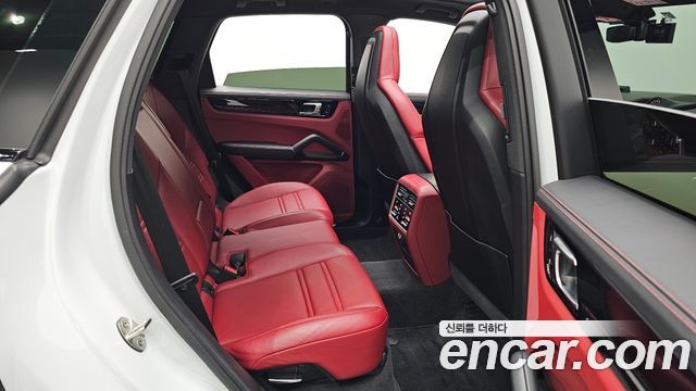 Porsche Cayenne 2021 — photo 18