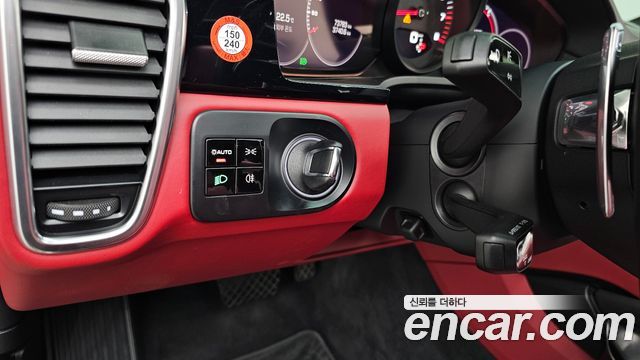 Porsche Cayenne 2021 — photo 26