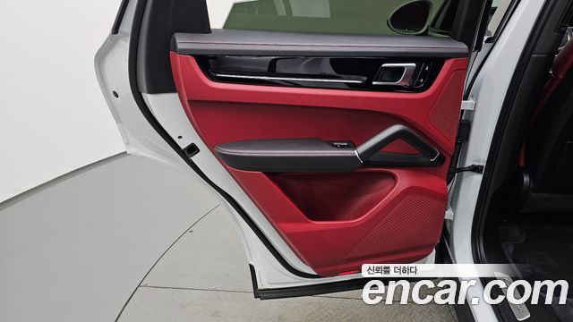 Porsche Cayenne 2021 — photo 15