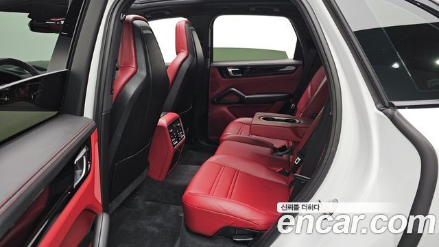 Porsche Cayenne 2021 — photo 16