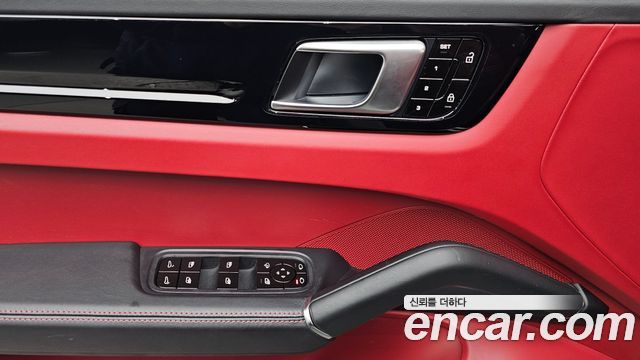 Porsche Cayenne 2021 — photo 28