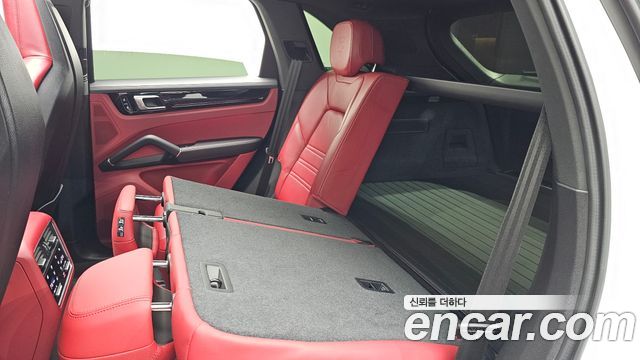 Porsche Cayenne 2021 — photo 31