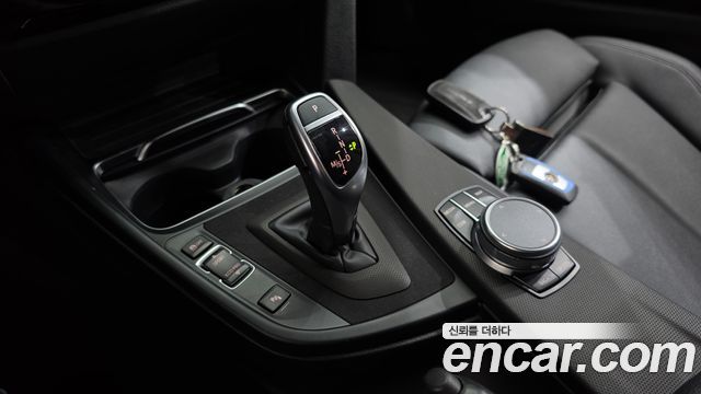 BMW 3-Series 2018 — photo 12