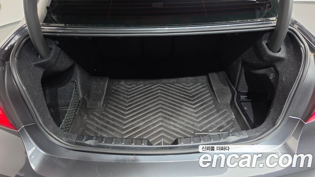 BMW 3-Series 2018 — photo 25