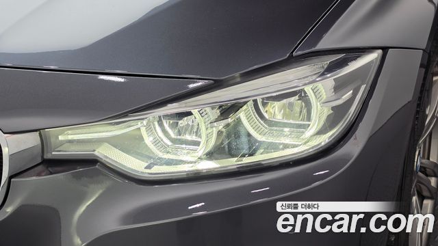 BMW 3-Series 2018 — photo 8