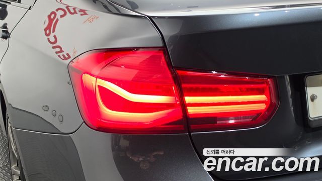 BMW 3-Series 2018 — photo 9