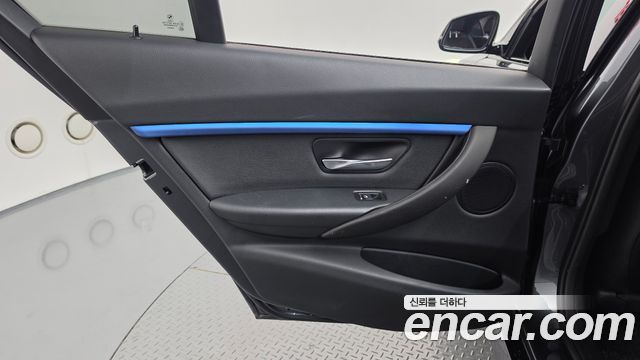 BMW 3-Series 2018 — photo 15