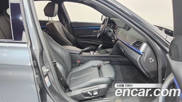 BMW 3-Series 2018 — photo 16