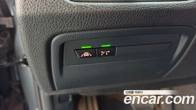 BMW 3-Series 2018 — photo 28