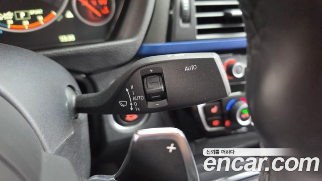 BMW 3-Series 2018 — photo 29
