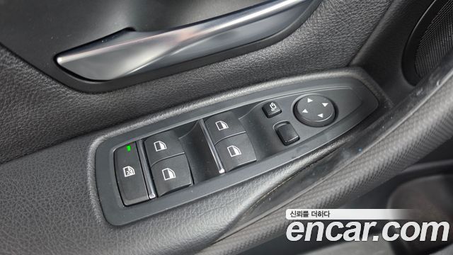 BMW 3-Series 2018 — photo 30