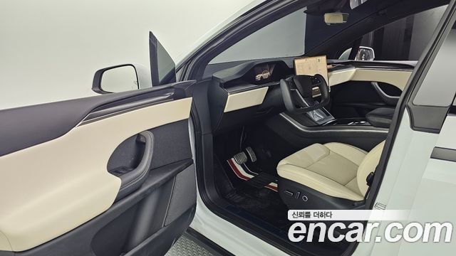 Tesla Model X 2023 — photo 13