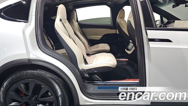 Tesla Model X 2023 — photo 17