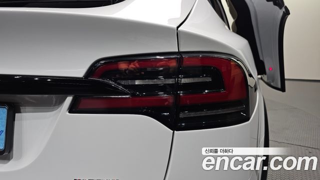 Tesla Model X 2023 — photo 9