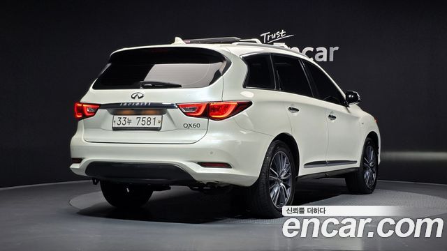 Infiniti QX60 2017 — photo 2