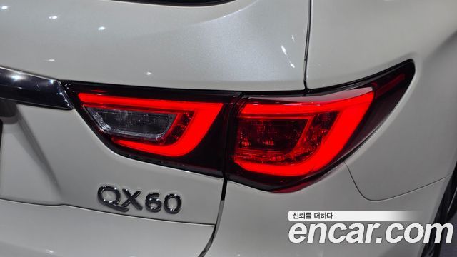 Infiniti QX60 2017 — photo 9