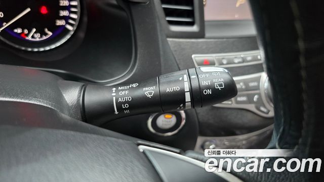 Infiniti QX60 2017 — photo 28