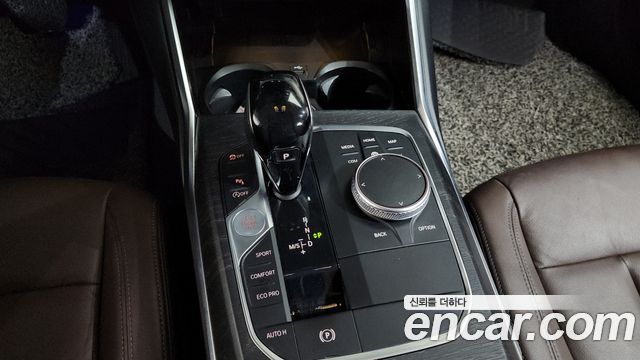 BMW 3-Series 2019 — photo 12