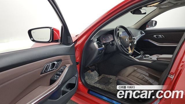 BMW 3-Series 2019 — photo 13