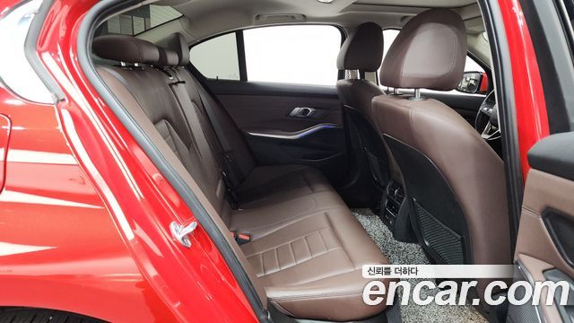 BMW 3-Series 2019 — photo 17