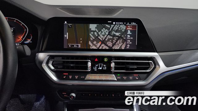 BMW 3-Series 2019 — photo 18