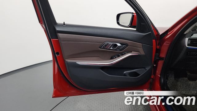 BMW 3-Series 2019 — photo 14