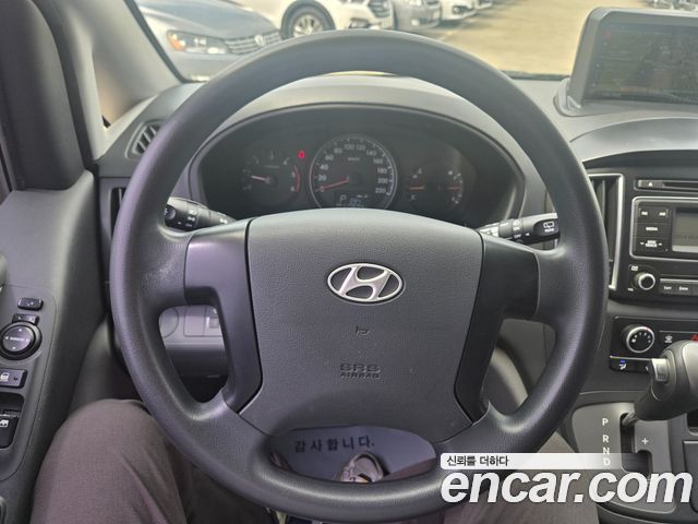 Hyundai Starex 2017 — photo 11