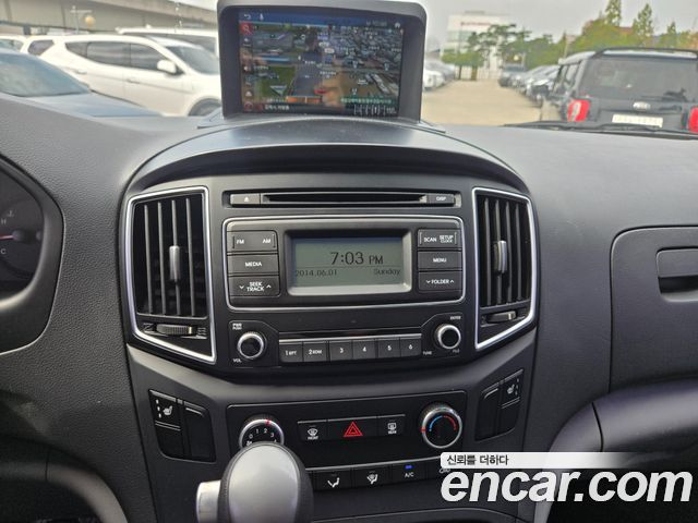 Hyundai Starex 2017 — photo 14