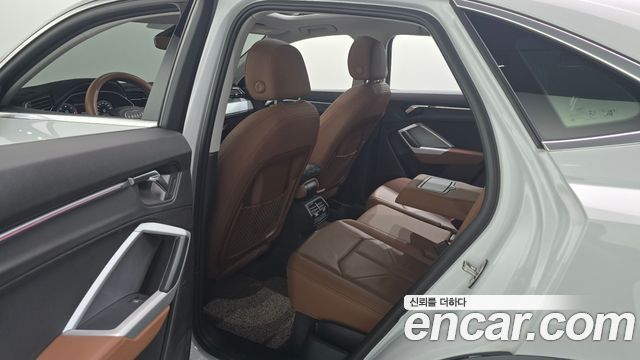 Audi Q3 2020 — photo 18