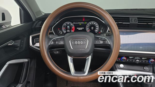 Audi Q3 2020 — photo 22