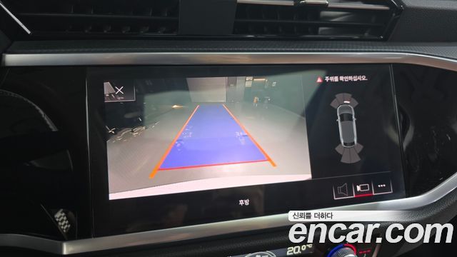 Audi Q3 2020 — photo 23