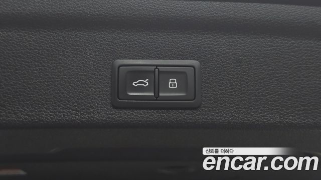 Audi Q3 2020 — photo 26