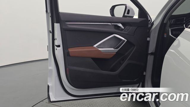 Audi Q3 2020 — photo 14