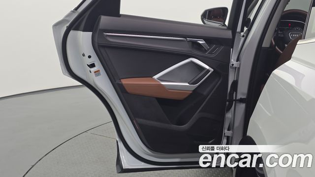 Audi Q3 2020 — photo 15
