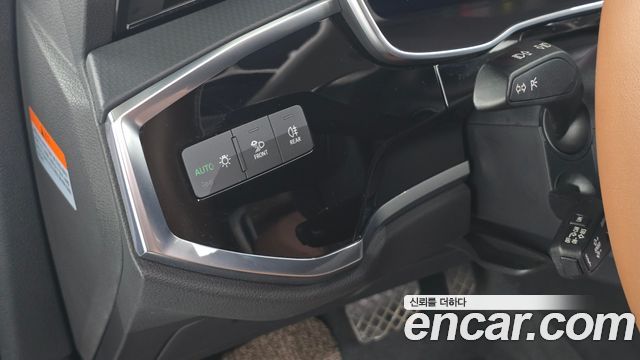 Audi Q3 2020 — photo 30