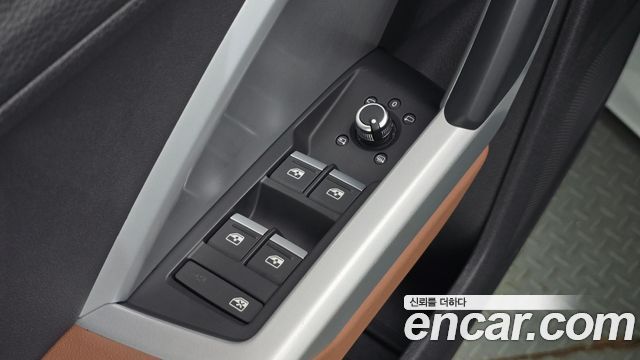 Audi Q3 2020 — photo 33