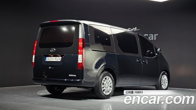 Hyundai Staria 2022 — photo 2