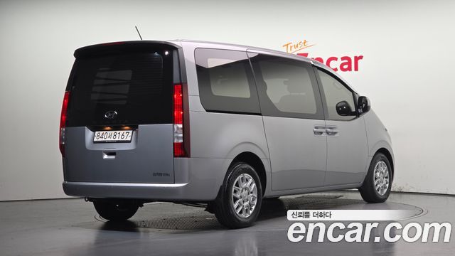 Hyundai Staria 2023 — photo 2