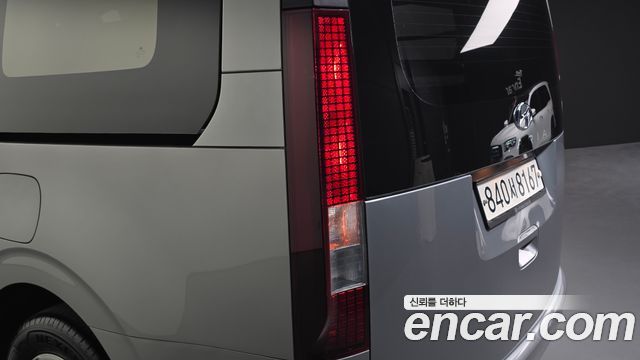 Hyundai Staria 2023 — photo 9