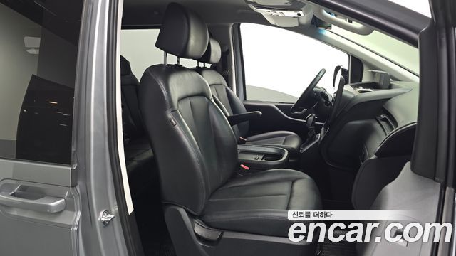 Hyundai Staria 2023 — photo 16