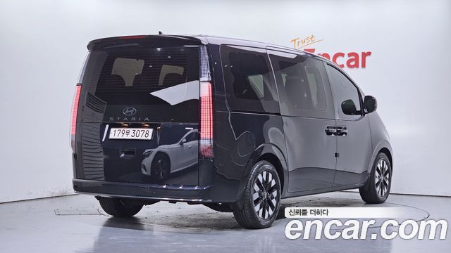 Hyundai Staria 2025 — photo 2