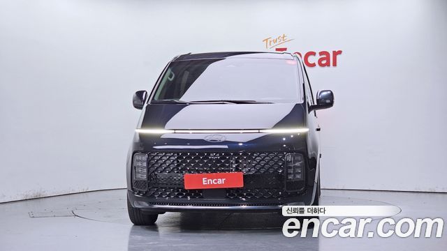 Hyundai Staria 2025 — photo 3