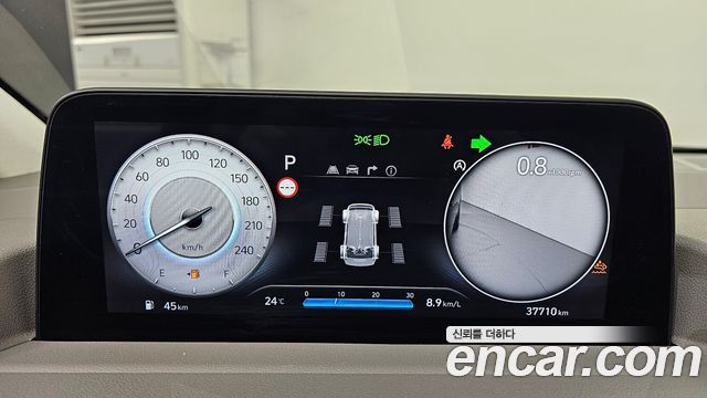 Hyundai Staria 2025 — photo 11